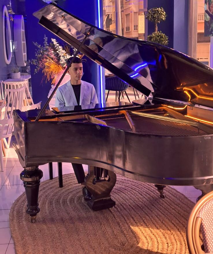 Actuación piano de cola interior
